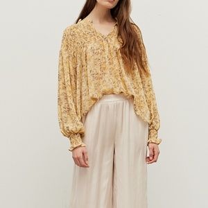 NWT Soft Yellow Smocked Floral Chiffon Blouse Top (smocked Top)